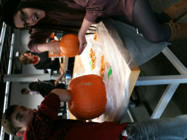 STEMproblems's tweet image. pumpkin carving is a bitch #STEMproblems