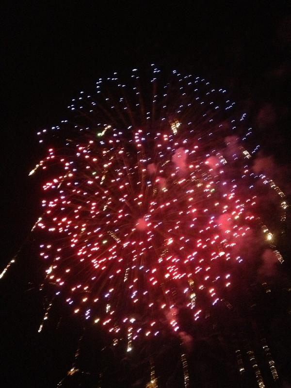 JacobModlin's tweet photo. @carlytheblondie should have stayed for fireworks http://t.co/4AaQfuBH