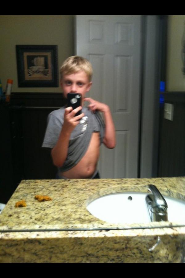 _coltongreen's tweet image. “@Mirrorpicfails: Fails to show nipple :( http://t.co/P1Lx4ruf” @damon_musso 😂 #geometryclass