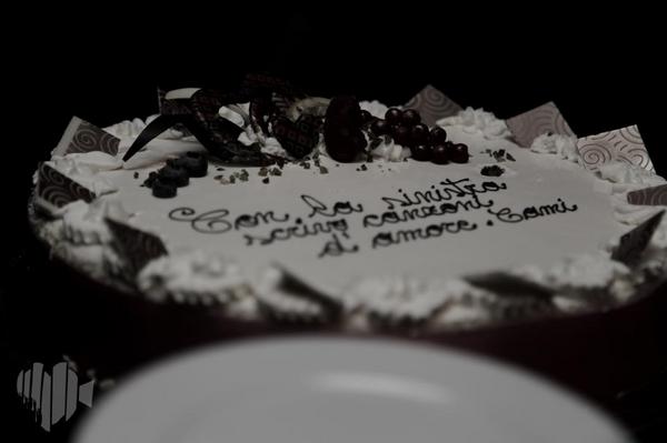 RealHugaFlame's tweet photo. La torta del compleanno di Cami con una nostra frase
"con la sinistra scrivo canzoni d'amore ...." http://t.co/MP8CcvRN