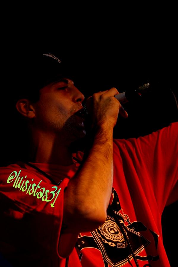 luisistas31's tweet photo. En un concierto #Lucho (3) RT si te gusta http://t.co/CFBz5JLg