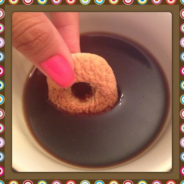 vbrisis's tweet image. Quem nunca molhou o biscoito?! #InstaFrame  bit.ly/Instaframe