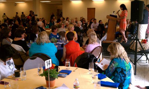 MSMU_LA's tweet image. Alumna Awards time at Mount homecoming. Cynthia Hernandez, '08, accepts her Rising Star award. #MountHome