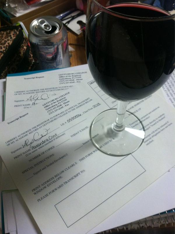 AlexandraLynne2's tweet image. Happy senior year. #transcriptrequest #wine