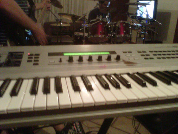 Terminado el ensayo de hoy, preparandonos para el 08/12/12.. Pendientes!