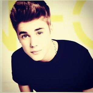 xniallfridge's tweet photo. Justin Coming For @ithinkof_y0u http://t.co/tcXAn04U
