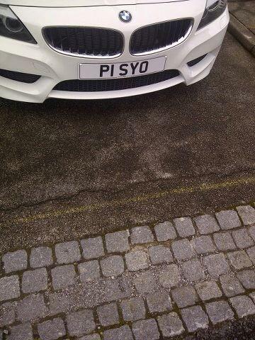AdamMeakins's tweet photo. This has gotta be Lewin's, or possibly Doug Heel's car #flashgits #tacky http://t.co/ErQJVTu2