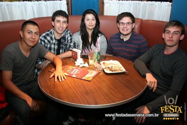 SheChanges1's tweet image. Pfvr, alguém me lembra de não sair parecendo um fantasma nas fotos na próxima. Bj.