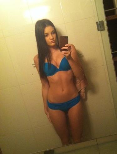BinderFoW's tweet photo. #hot #sexy #mirrorpic #bikini #BindersFullofWomen http://t.co/9qAfdkZp
