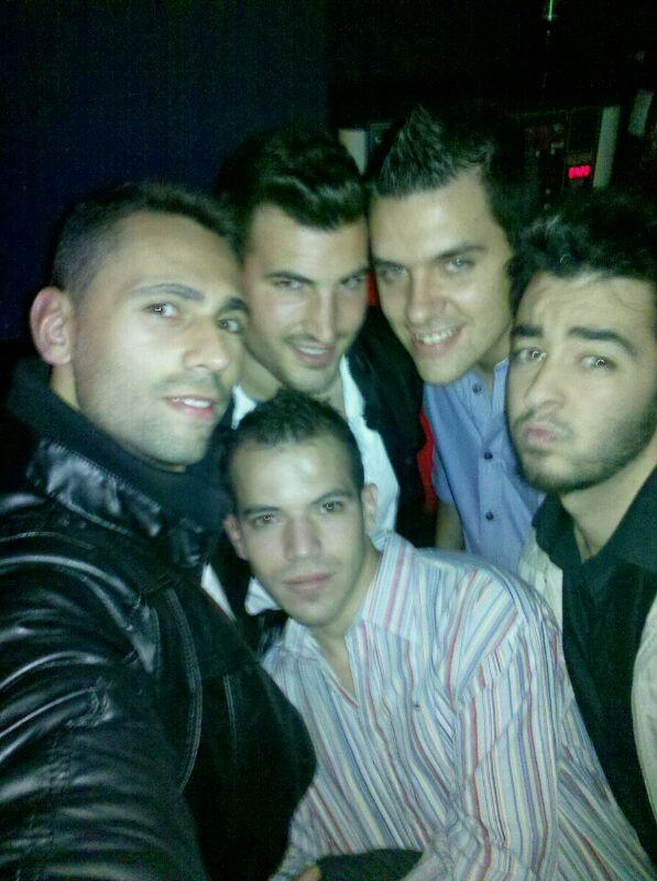 jony_granda's tweet photo. @Vieslay @AlvaroRomero90  fiesteros http://t.co/NxbtVzvU