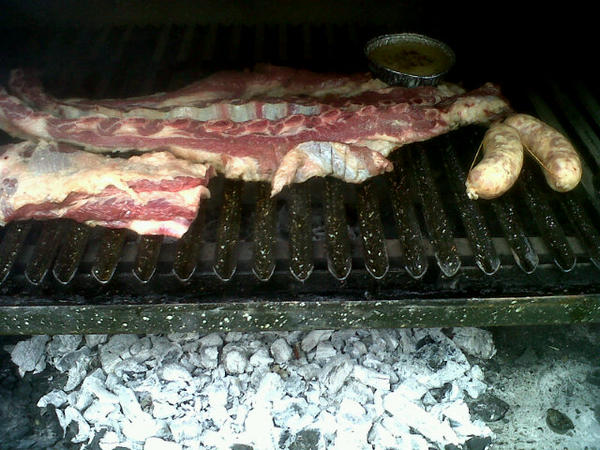 BrunoSpacca32's tweet photo. Feliz día vieja! Cumpli con lo prometido, me levante y me hice el asador jajaj http://t.co/aoPNSZyS