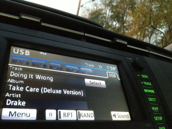 MannyAMunoz's tweet image. Open road. Orange trees. Take Care. #Falldriving #doingitright