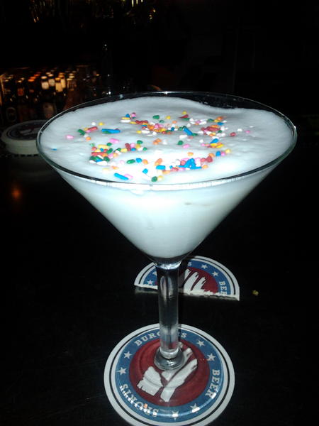 cheleface09's tweet photo. Cake martini http://t.co/WMi7N9SS