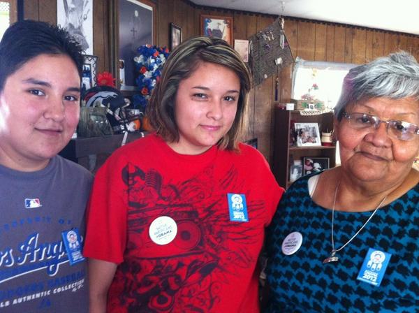 DebHaalandNM's tweet photo. 49ers fans and #NativeAmericansVote voted early yesterday for @BarackObama; b/c "it's important." #Obamanos http://t.co/g7xcOTfx