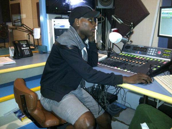 Rrozenblad's tweet image. Join me in  spreading the Jazz and Neo-soul vibes throughout Suriname. radio10.sr #SundayNightMagic