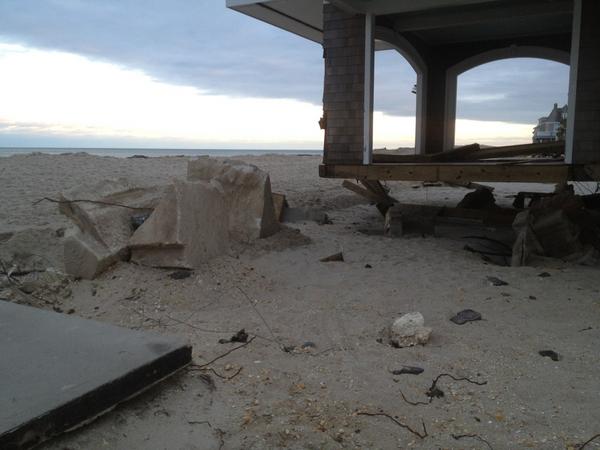 JoeCarter25's tweet image. Averaging 3 hugs per day from complete strangers #w4w #jerseystrong   #disasterrelief