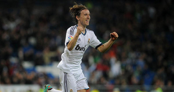 RealMadridStore's tweet photo. Michael Essien and Luka Modric scored their first goals since swapping the Premier League for the Spanish capital. http://t.co/Ax2n2hsx