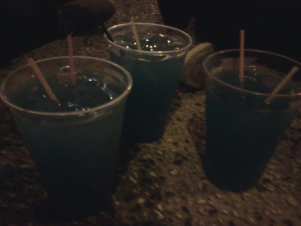 marggory24's tweet photo. Tiburoneeeesss con @LorenaRudilla http://t.co/iorTvdcV