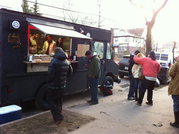deadredfred's tweet photo. @mollycrabapple @thekateblack @666burger Good tunes while passing out wings, fries, and other in Far Rockaway today! http://t.co/5HTqE8jO