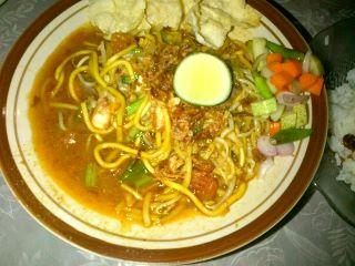 Ayu_dwl's tweet photo. udah 10 x bolak balek buku menu..yg ditunjuk Mi Aceh lagi... http://t.co/0pRWyAx9