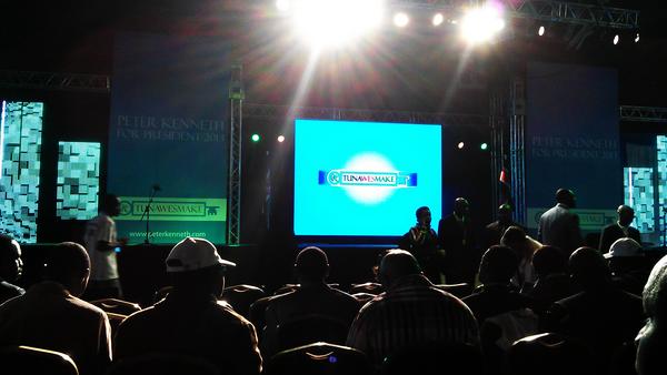 karibamoko's tweet image. #tunawesmake with @Peter_Kenneth