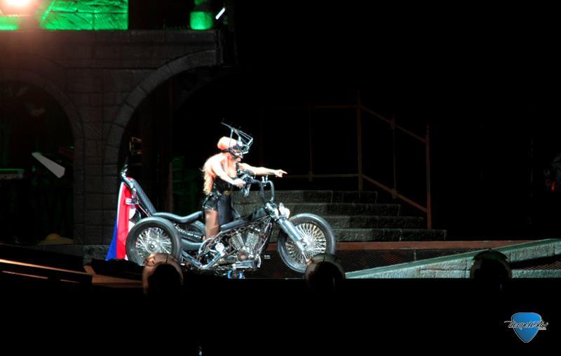 Gira >> "The Born This Way Ball Tour" [8] - Página 41 A62meH7CQAAPvZQ