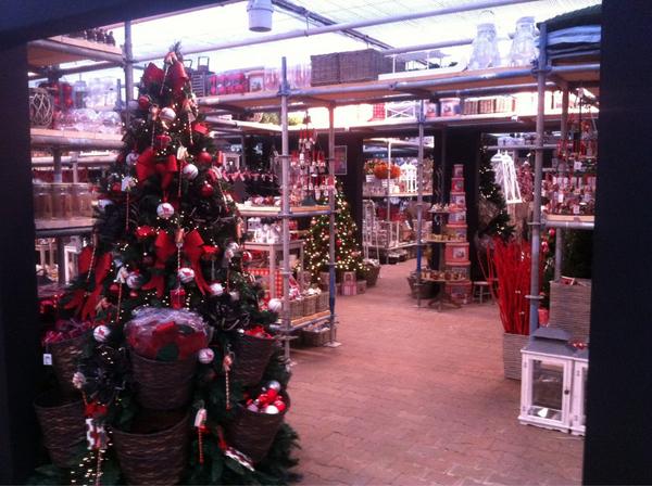 GCwitmarsum's tweet photo. Onze kerstshow is weer geopend! We werken nog aan de puntjes op de i, maar u kunt alvast een kijkje nemen! Verrassend! http://t.co/MOTdTGri