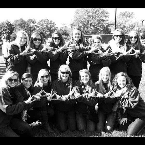 lindsay_lew's tweet image. Can we be any cuter? #pledgeclass #teddybearrun #cantlivewithoutthem