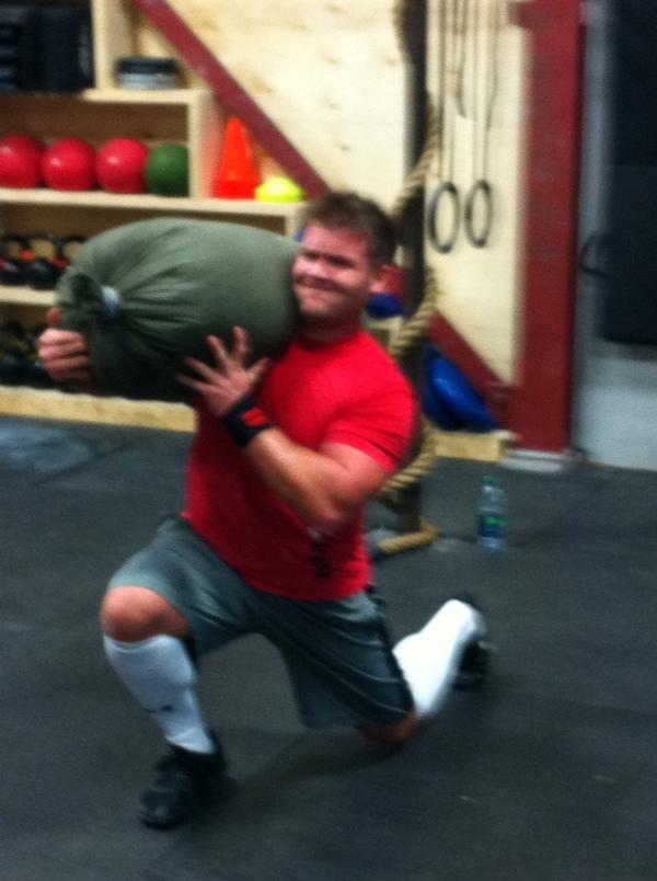 CFIndestri's tweet image. 40:00 sandbag AMRAP today. Great job. #oddobjects #mentaltoughness