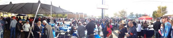 banys38's tweet photo. @86GbodySS hotel parking lot! #Bears http://t.co/P3fxuFHX
