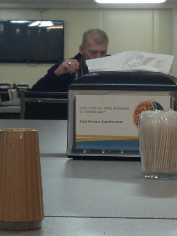 simfrizb's tweet photo. #undercover #sneaky http://t.co/hTQLCXiq