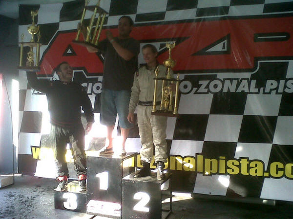 atzonalpista's tweet photo. Podio de la clase 3 http://t.co/hVVxchQO