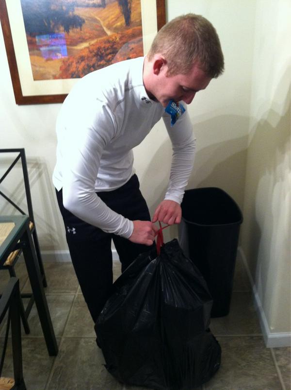 Pstrad's tweet photo. Pstrad #takingoutthetrashwhilewearingunderarmourandeatingskittles http://t.co/1ODCFelm