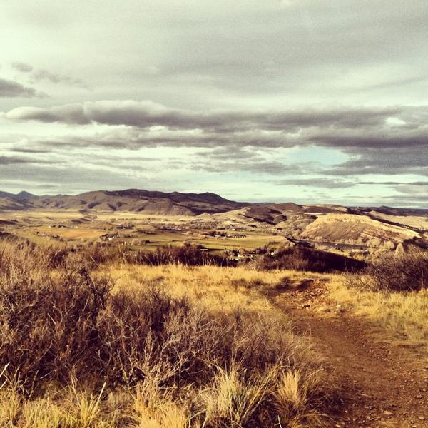 JesFiser's tweet photo. Hiking clears the mind #outdoors #hiking #colorado http://t.co/dA4jPqhA