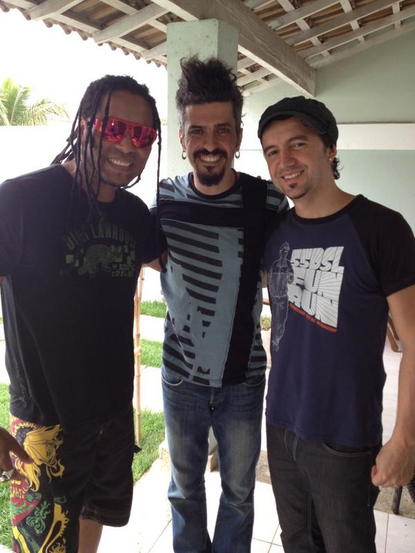 Eu, meu mano Juliano Cortuah e o grande grecco buratto, guitarrista brasileiro, que toca com kd lang, shakira