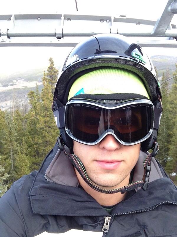 MolBruno's tweet photo. Snowboarding on the weekends. That's fun enough :) http://t.co/74NPH3eg