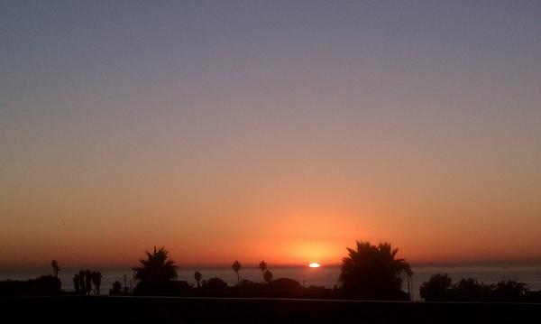 kerijucha's tweet image. Cool sunset at least #fromthelibrary #the5miniwasthere #crazyday