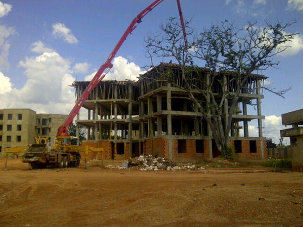 acosdani's tweet photo. Vaciando. Torre 1 http://t.co/0INrNs9U