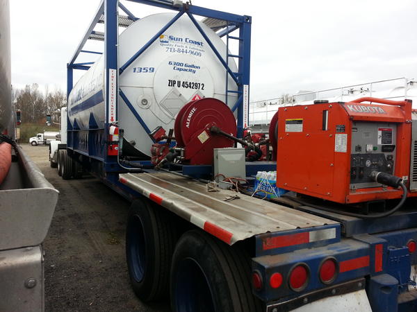 morrowchris's tweet photo. Rolling gas station on wheels. #sandy over 6000 gallons fuel #newjersey @SunCoastFuel http://t.co/wjW3mEa0