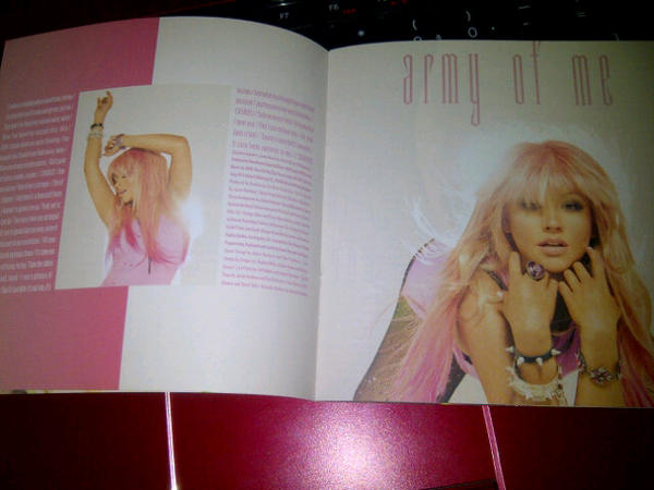 Portada y Contraportada Oficial de LOTUS + Booklet  de Christina Aguilera!! A68OCsQCcAECcuK