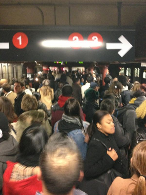 Arielle07's tweet image. 96 st station is slightly packed this morning. There's a line all the way outside. #nyc #postsandy