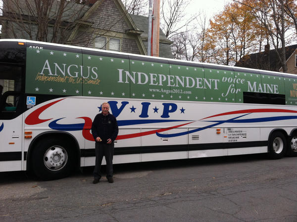 @AngusKing2012 and the bus this morning in Augusta #mepolitics #mesen
