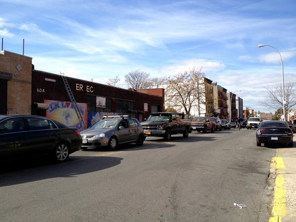 sonipaul's tweet image. The other side, cars lined up for gas. Union &amp;amp; 4th Ave, Brooklyn. #SandyAftermath (~11 am)