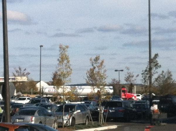 JBlack0880's tweet photo. @LoHud Costco spring valley just got a fuel tanker! http://t.co/HPgABYxX