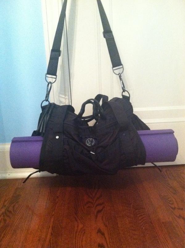 Claudia Sulewski on X: My @lululemon yoga bag finally came in the mail  toady! Ugh in love😍❤(It's the keep on running duffel!)   / X