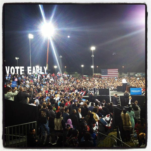 BarackObama's tweet photo. In Las Vegas, last stop of the day: vote early. http://t.co/M8fhz8zf, http://t.co/TK74qMFA