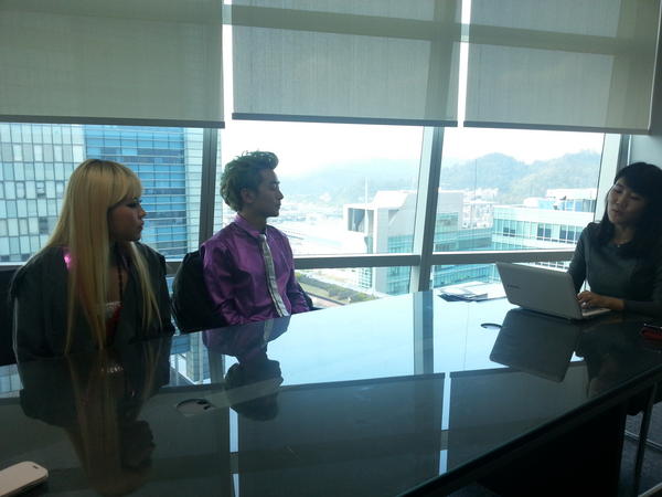 저희 더치어스!! 오마이 뉴스 와 인터뷰 중입니다!^^