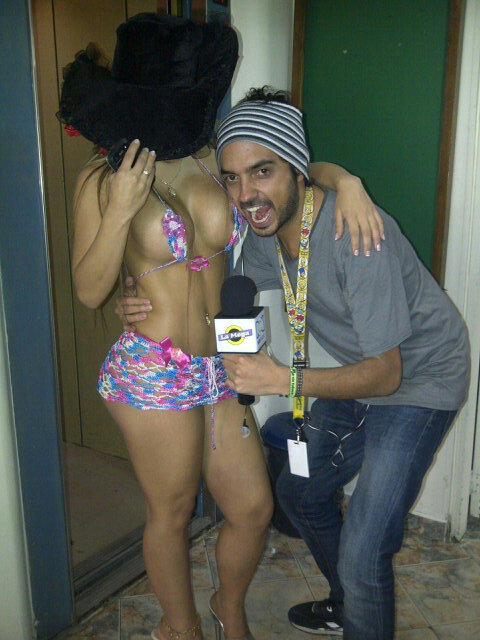 dani3palacios's tweet photo. Uyyyyyyy con la que le dicen Shakira!! #cartelsexual http://t.co/FwJ5sGRA