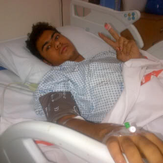 TheBahrain_Arc's tweet photo. “@R14Feb: الدراز | صورة مُصاب القرية سلمان البناي رافعاً علامة النصر. http://t.co/QfCLrhO9” #Bahrain