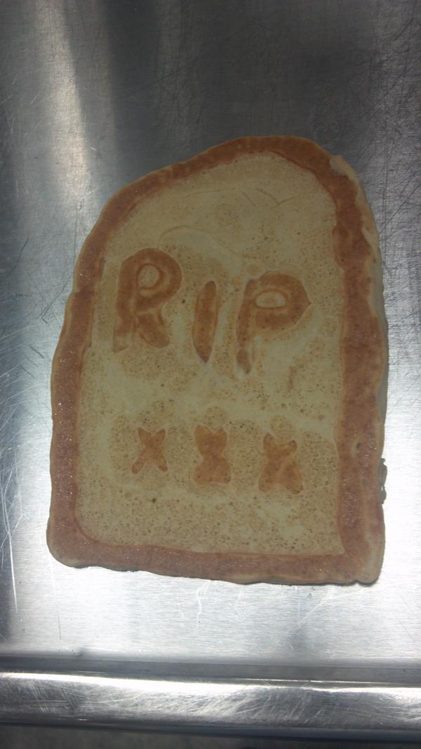 BrentMills's tweet photo. Today's pancake in honor of Halloween. I'll donate $1 for each RT (up to 50) to feed OKC's homeless. http://t.co/UNpGIj8o